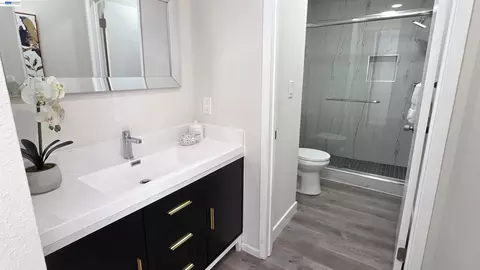 Bath - 37856 Bright Cmn, Fremont, CA 94536 photo 3 of 3