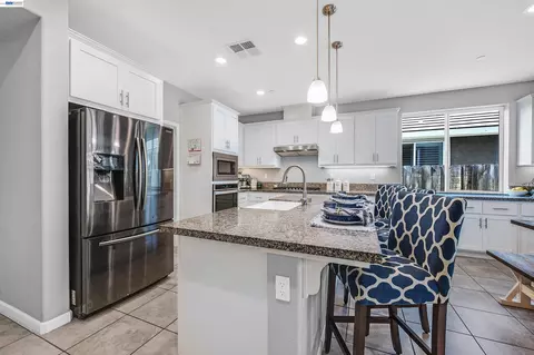 Kitchen - 1589 Friendly, Manteca, CA 95337 photo 2 of 4