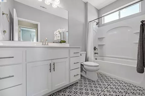 Bath - 1589 Friendly, Manteca, CA 95337 photo 3 of 3