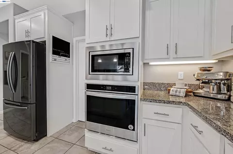 Kitchen - 1589 Friendly, Manteca, CA 95337 photo 3 of 4