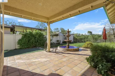 Exterior - 2110 Cadjew St, Redding, CA 96003 photo 1 of 13