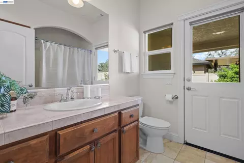 Bath - 2110 Cadjew St, Redding, CA 96003 photo 5 of 9