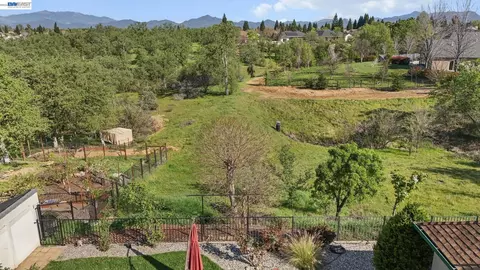 View/Area - 2110 Cadjew St, Redding, CA 96003 photo 3 of 7