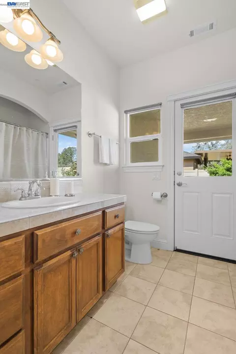 Bath - 2110 Cadjew St, Redding, CA 96003 photo 6 of 9