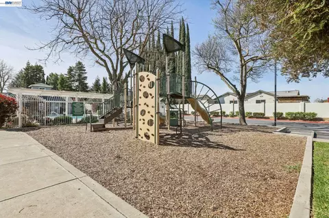 Exterior - 2159 Walsingham Ct #62, Tracy, CA 95376 photo 7 of 8