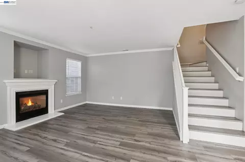 Living - 2159 Walsingham Ct #62, Tracy, CA 95376 photo 9 of 10