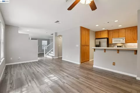 Living - 2159 Walsingham Ct #62, Tracy, CA 95376 photo 8 of 10