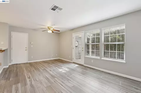 Living - 2159 Walsingham Ct #62, Tracy, CA 95376 photo 4 of 10