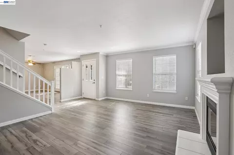 Living - 2159 Walsingham Ct #62, Tracy, CA 95376 photo 2 of 10
