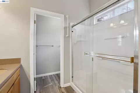 Bath - 2159 Walsingham Ct #62, Tracy, CA 95376 photo 2 of 3