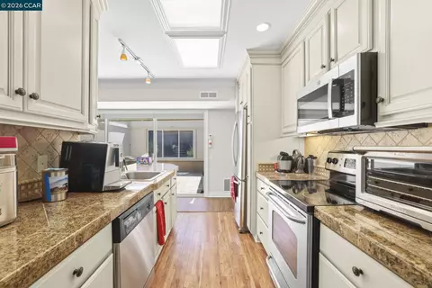 2308 Pine Knoll Dr #3, Walnut Creek, CA 94595