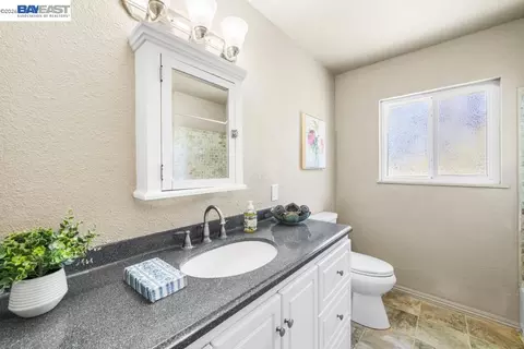 Bath - 10818 E Whitmore Ave, Hughson, CA 95326 photo 1 of 3