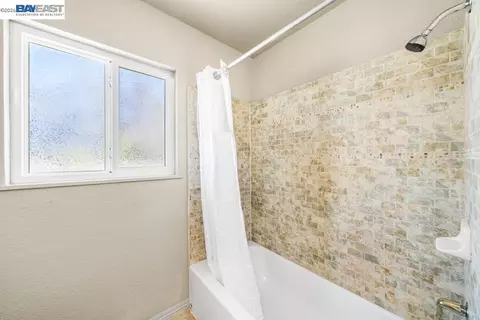 Bath - 10818 E Whitmore Ave, Hughson, CA 95326 photo 2 of 3