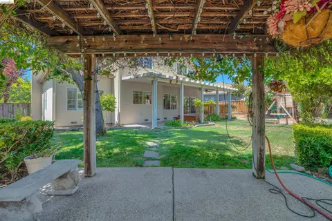 Exterior - 805 Devonshire Loop, Brentwood, CA 94513 photo 6 of 15
