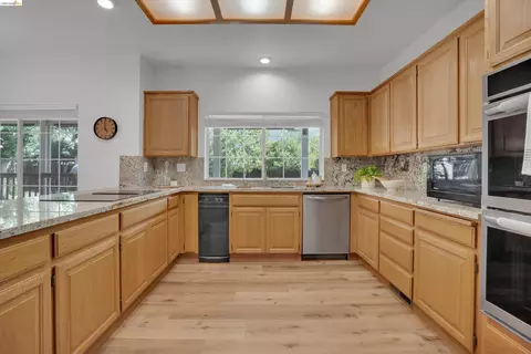 Kitchen - 805 Devonshire Loop, Brentwood, CA 94513 photo 2 of 3