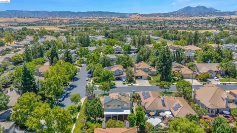 View/Area - 805 Devonshire Loop, Brentwood, CA 94513 photo 5 of 8