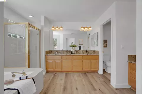 Bath - 805 Devonshire Loop, Brentwood, CA 94513 photo 4 of 7