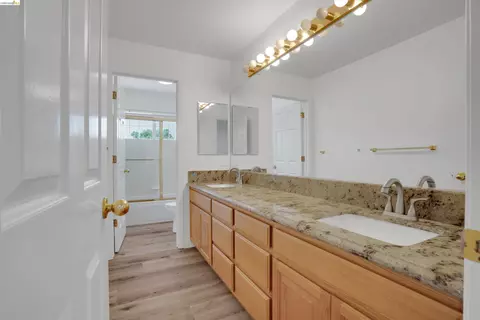 Bath - 805 Devonshire Loop, Brentwood, CA 94513 photo 2 of 7