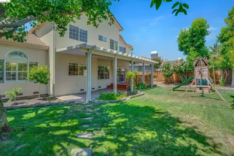 Exterior - 805 Devonshire Loop, Brentwood, CA 94513 photo 4 of 15