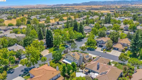 View/Area - 805 Devonshire Loop, Brentwood, CA 94513 photo 6 of 8