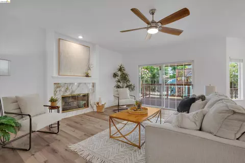 Living - 805 Devonshire Loop, Brentwood, CA 94513 photo 4 of 5
