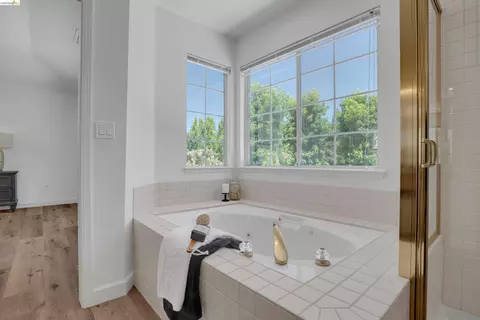Bath - 805 Devonshire Loop, Brentwood, CA 94513 photo 6 of 7