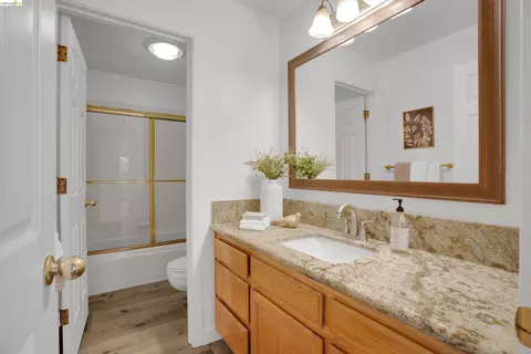 Bath - 805 Devonshire Loop, Brentwood, CA 94513 photo 1 of 7