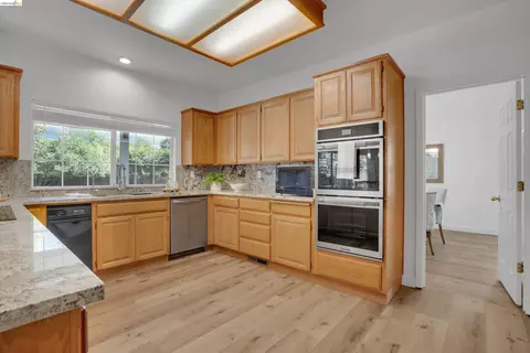 Kitchen - 805 Devonshire Loop, Brentwood, CA 94513 photo 3 of 3