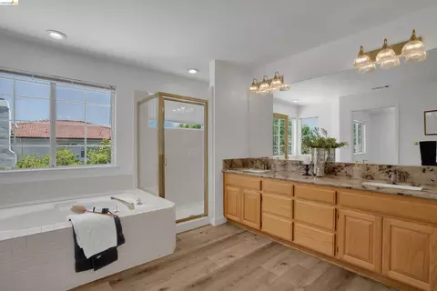 Bath - 805 Devonshire Loop, Brentwood, CA 94513 photo 7 of 7