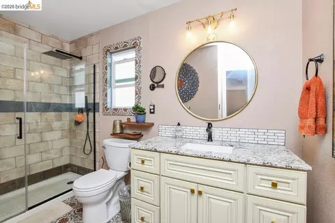 Bath - 4798 Canopy Ln, Oakley, CA 94561 photo 2 of 3