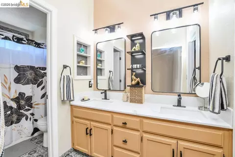 Bath - 4798 Canopy Ln, Oakley, CA 94561 photo 1 of 3