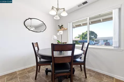 Dining - 1548 James St, Fairfield, CA 94533 photo 3 of 3