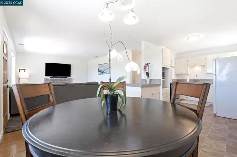 Dining - 1548 James St, Fairfield, CA 94533 photo 1 of 3