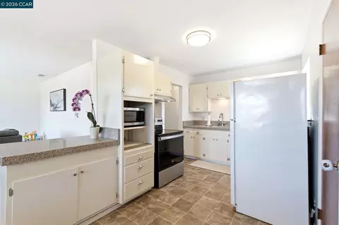 Kitchen - 1548 James St, Fairfield, CA 94533 photo 2 of 3