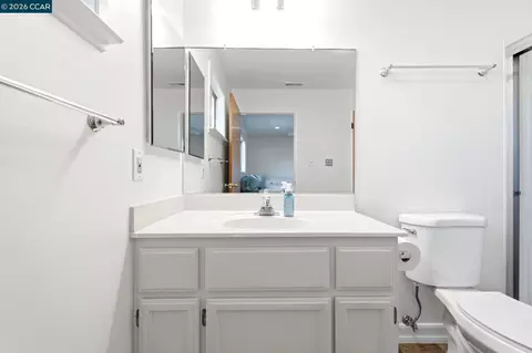 Bath - 1548 James St, Fairfield, CA 94533 photo 3 of 6