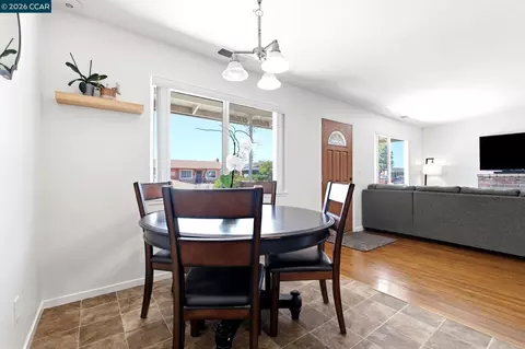Dining - 1548 James St, Fairfield, CA 94533 photo 2 of 3