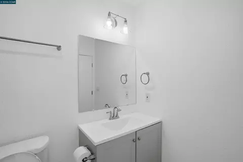 Bath - 1232 York St, Richmond, CA 94801 photo 5 of 5