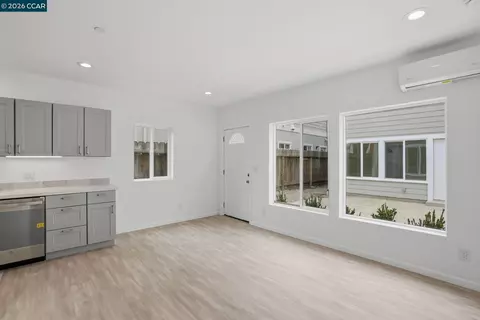 Living - 1232 York St, Richmond, CA 94801 photo 3 of 5