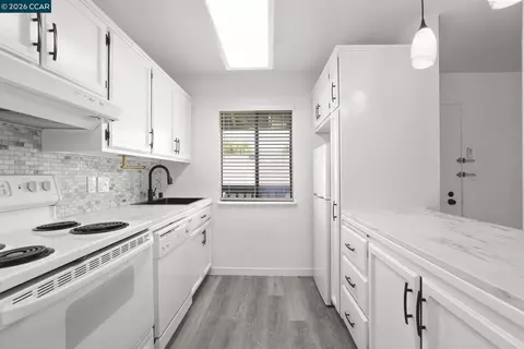 1437 Marchbanks Dr #3, Walnut Creek, CA 94598
