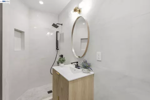 Bath - 1783 40th Ave, San Francisco, CA 94122 photo 1 of 3