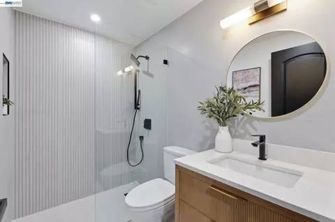 Bath - 1783 40th Ave, San Francisco, CA 94122 photo 3 of 3