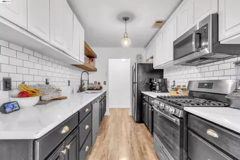 Kitchen - 425 E Tabor Ave, Fairfield, CA 94533 photo 3 of 4