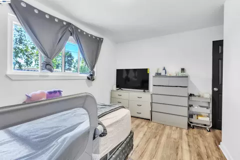 Bedroom - 425 E Tabor Ave, Fairfield, CA 94533 photo 3 of 5
