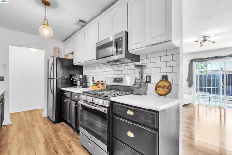 Kitchen - 425 E Tabor Ave, Fairfield, CA 94533 photo 2 of 4