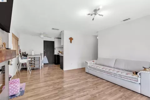 Living - 425 E Tabor Ave, Fairfield, CA 94533 photo 2 of 2
