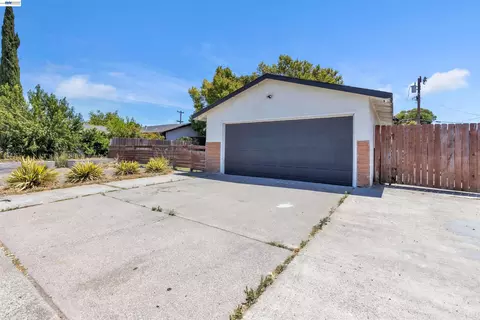Exterior - 425 E Tabor Ave, Fairfield, CA 94533 photo 3 of 7