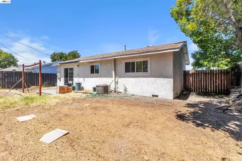 Exterior - 425 E Tabor Ave, Fairfield, CA 94533 photo 6 of 7