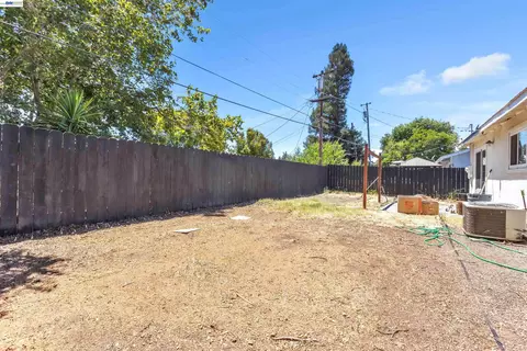 Exterior - 425 E Tabor Ave, Fairfield, CA 94533 photo 5 of 7