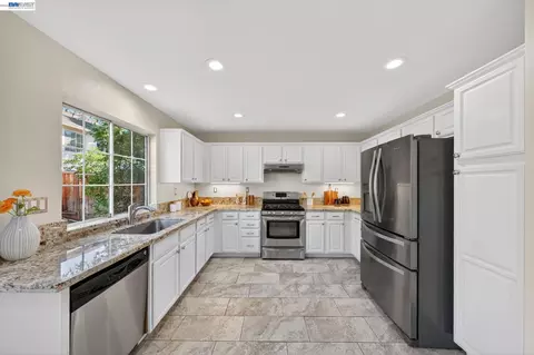 Kitchen - 914 Arrowtail Ter, Fremont, CA 94536 photo 1 of 4