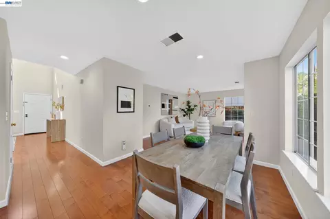 Dining - 914 Arrowtail Ter, Fremont, CA 94536 photo 2 of 4